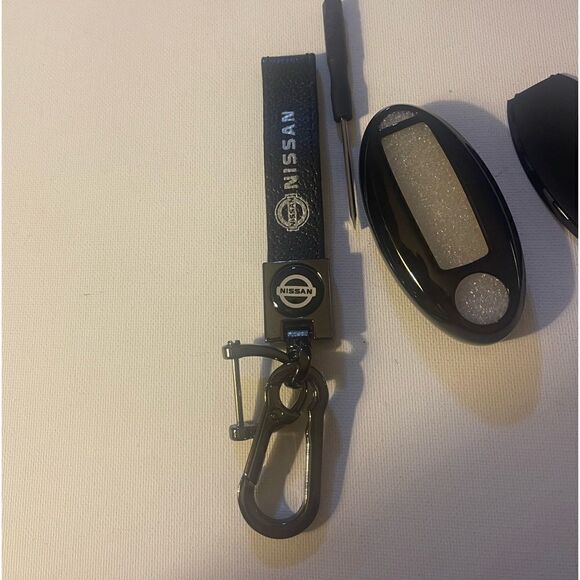 Nissan Logo Key Fob Keychain in Black Leather and Key Fob Cover in Black NWT - Picture 2 of 7
